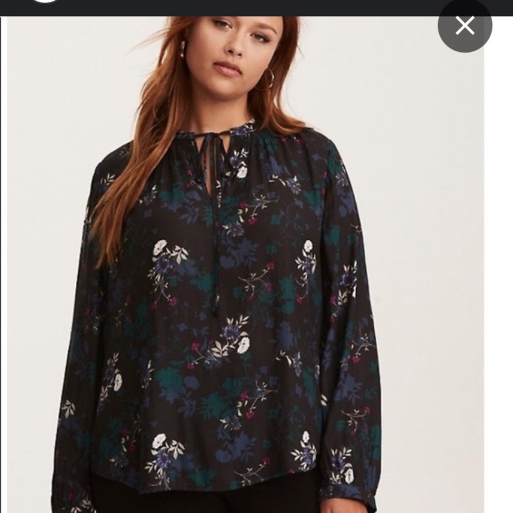 Torrid Crepe Smocked Neckline Tunic Top Floral blouse long sleeve tie front 2X